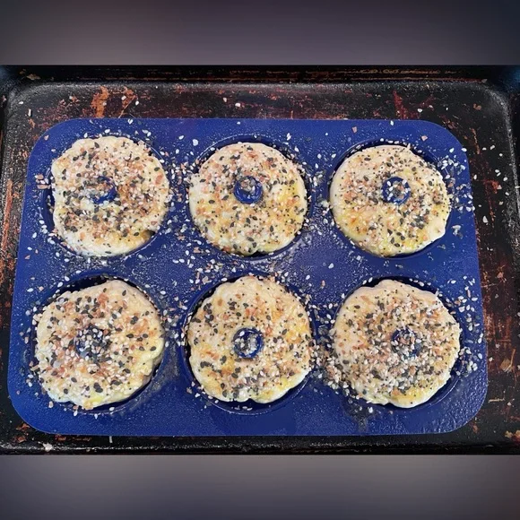 Weight Watchers Silicone Bagel Donut Baking Pan Blue NEW - Picture 2 of 8